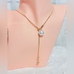 Elegant Gold and Pearl Necklace